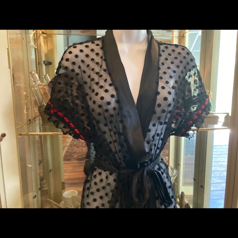 VINTAGE LINEA DONATEELLA BLACK & RED FISHNET ROBE - Picture 3 of 6